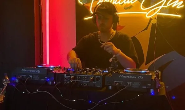 JP Gonz tocando en Gardenia Party Santiago